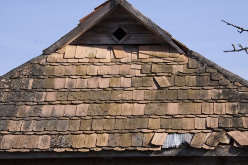Stará kachlová střecha