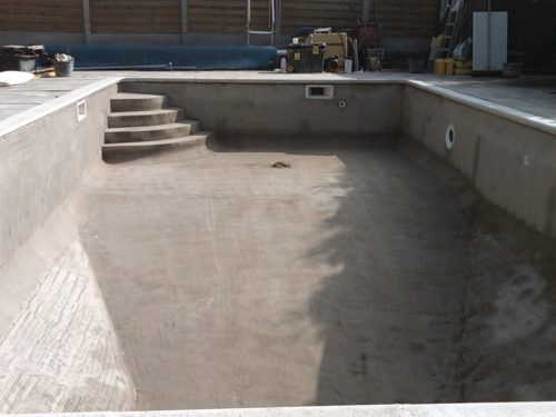 zalivka-basseyna-betonom